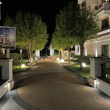 Апартаменты In Gardens Life